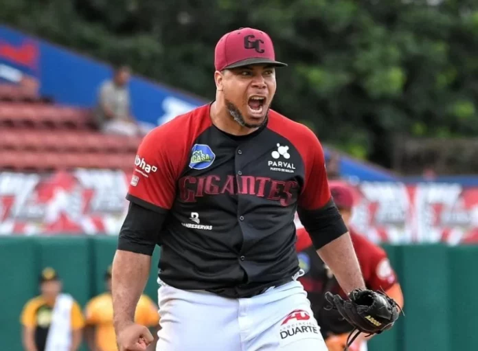 Gigantes blanquean a las Águilas