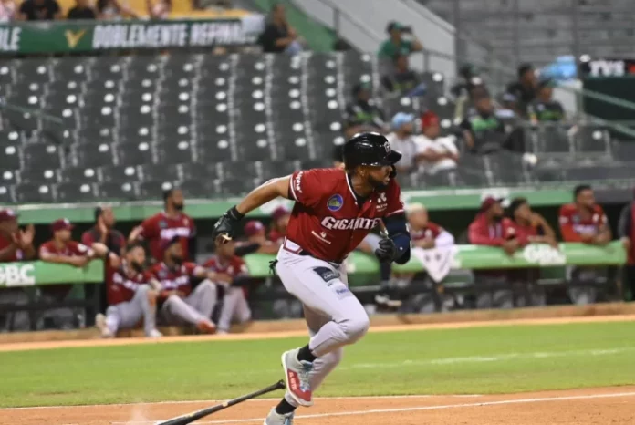 Gigantes blanquean 11-0 a las Estrellas