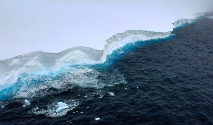 El iceberg más grande del mundo vuelve a moverse