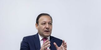 Abel Martínez dice estar en desacuerdo con la fusión de ministerios