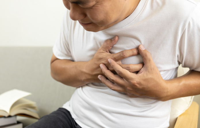 Un padre casi muere de un infarto en China por el estrés al ayudar a su hijo con las tareas