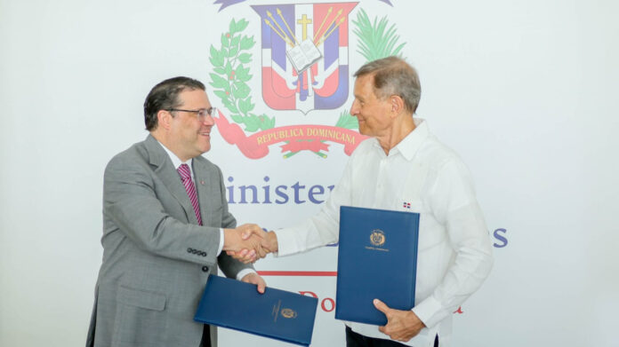 Mirex y DGA firman acuerdo para potenciar las exportaciones
