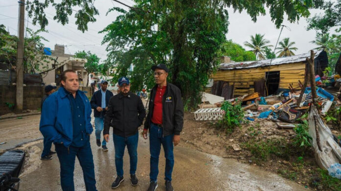 Paliza garantiza asistencia a familias afectadas por lluvias en Puerto Plata