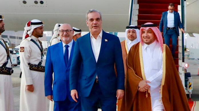 Abinader llega a Qatar para participar en Foro Mundial de Doha