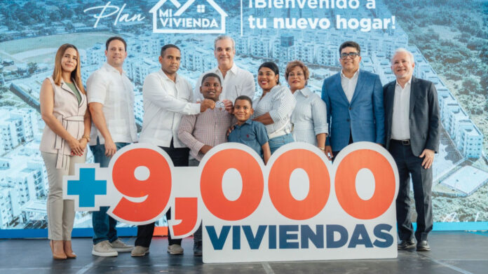 Abinader entrega 266 nuevos apartamentos en San Luis
