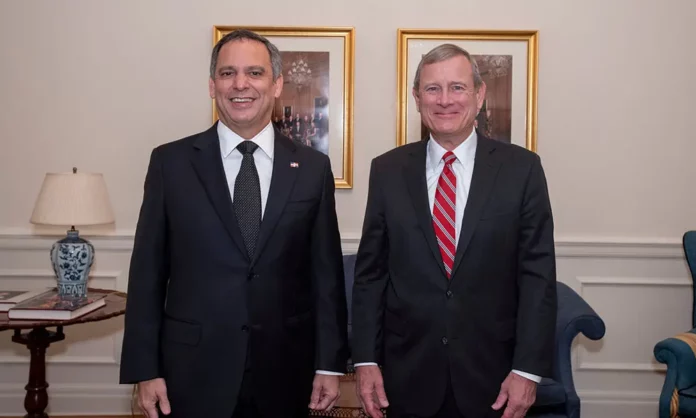 Presidente SCJ se reúne con el Chief Justice de Estados Unidos