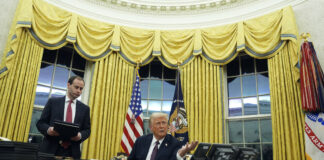 Regresa al Despacho Oval el botón rojo que usaba Trump para pedir Coca-Cola