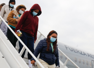 Colombia denuncia el trato «denigrante» a los menores deportados por EE.UU.