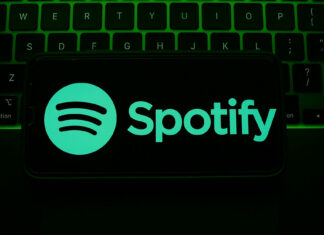Hallan contenido pornográfico en Spotify