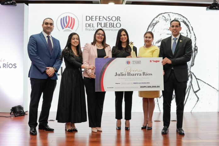 Defensor del Pueblo entrega Premio Julio Ibarra Ríos