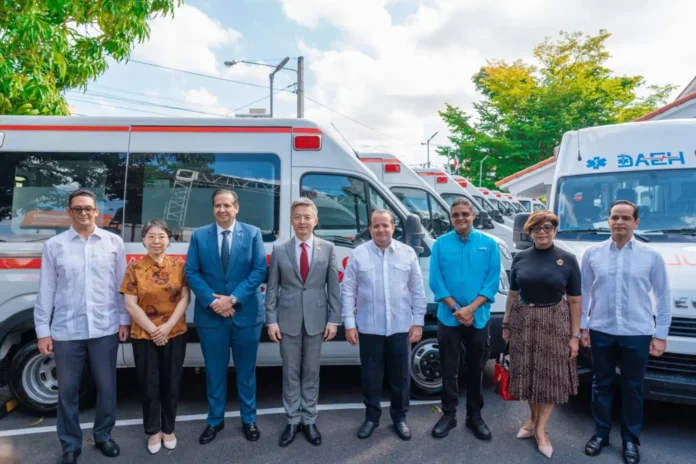 RD recibe 120 ambulancias donadas por China