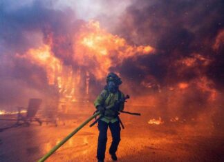 Aumentan a 24 las muertes por incendios forestales en Los Ángeles