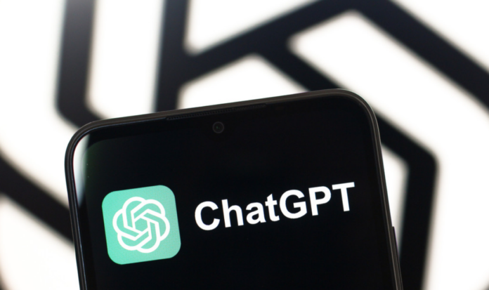 Usuarios reportan caída masiva en ChatGPT