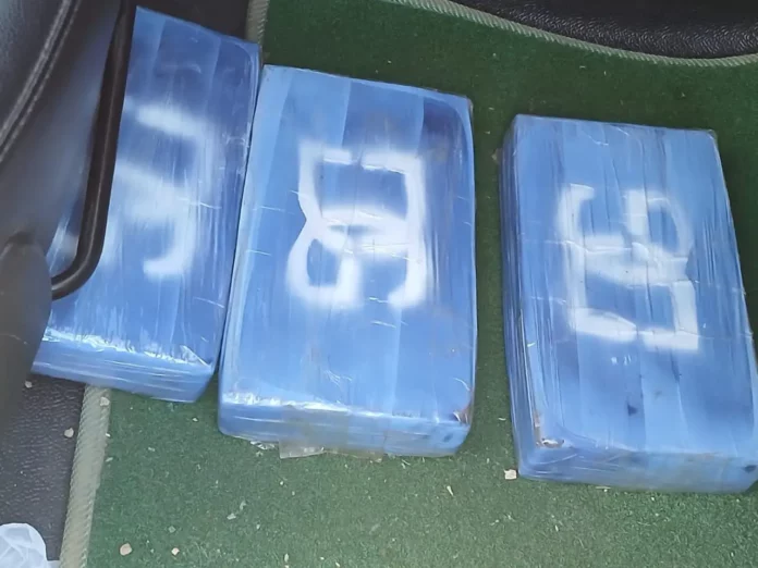 Arrestan dos hombres con más de cinco mil gramos de presunta cocaína en Jarabacoa