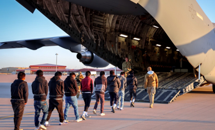 EE.UU. comienza los vuelos de deportación