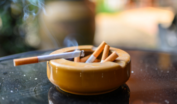 Revelan un inesperado efecto social de fumar