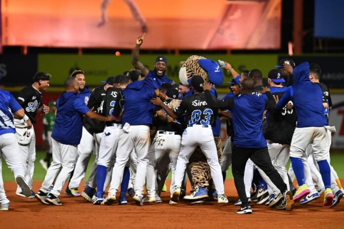 Licey clasifica a su tercera Serie Final seguida