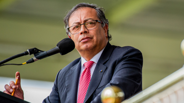 Petro pide a sus connacionales irregulares en EE.UU. "retornar a Colombia lo más pronto posible"