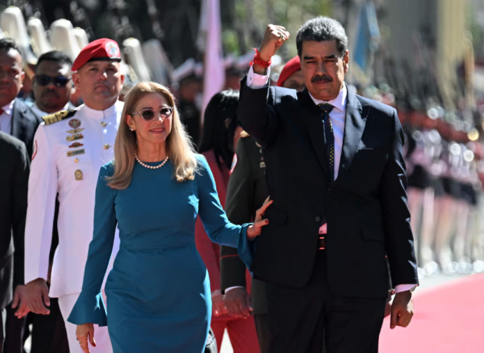 Nicolás Maduro llega a la sede del Parlamento para la toma de posesión