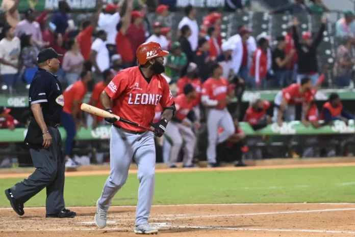 Leones suben al segundo guiados por dos jonrones y 5 empujadas