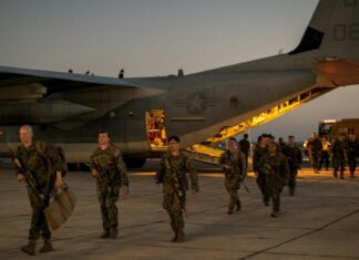 Marines estadounidenses llegan a Guantánamo para «ampliar» un centro de detención de migrantes