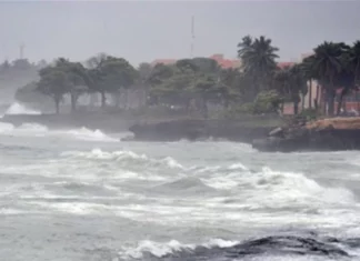 COE e Indomet mantiene advertencia por oleaje peligroso en las costas del Caribe y el Atlántico
