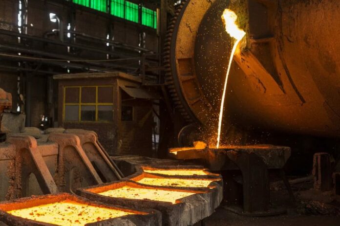 Declinan precios del cobre por fortaleza del dólar
