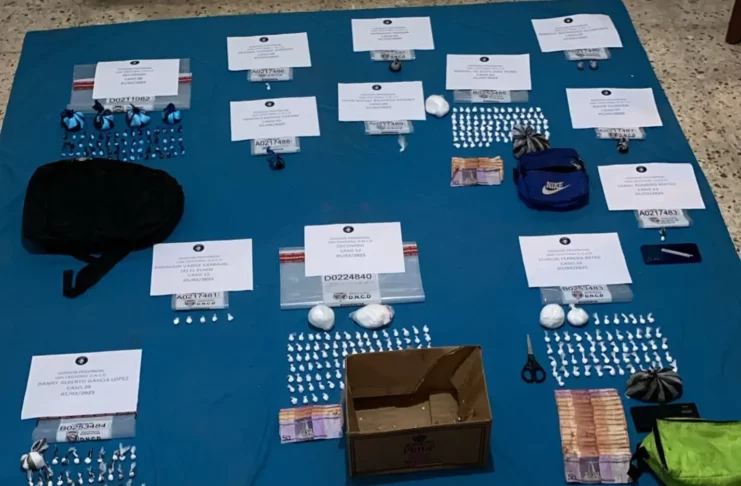 Incautan drogas y detienen a varias personas en San Cristóbal