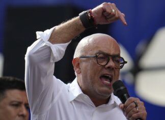 «No vamos a aceptar aviones militares ni personas esposadas»: Venezuela detalla acuerdo con EE.UU.