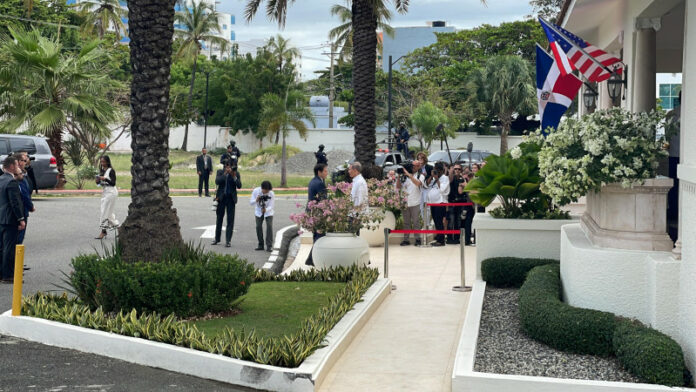 Marco Rubio llega al Mirex para reunión con canciller Roberto Álvarez