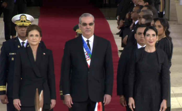 Abinader llega al Congreso Nacional para rendir cuentas