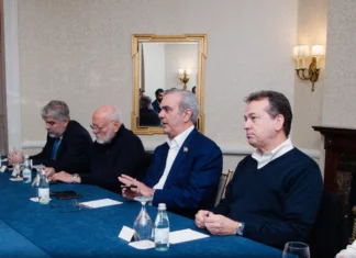 Abinader se reúne con empresarios dominicanos en Washington