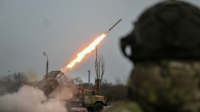 Rusia ataca aeródromos militares de Ucrania