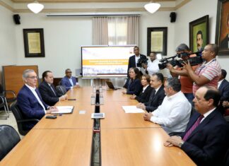 Pleno JCE presenta a Abinader proyecto cambio de cédula