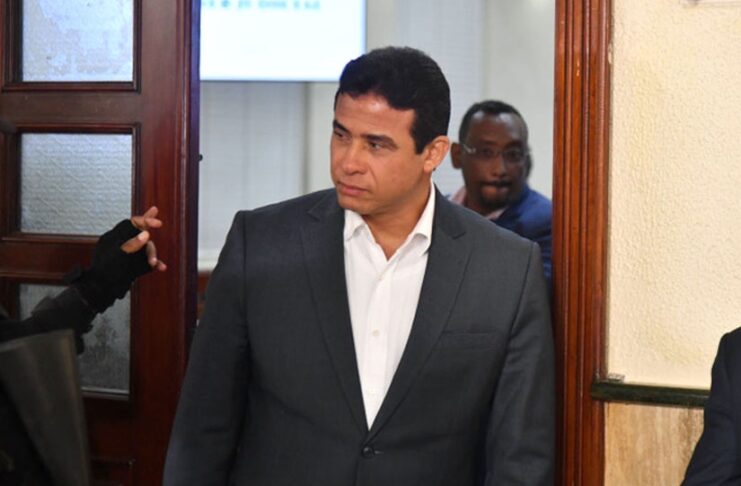 Tribunal rechaza extinción penal y mantendrá juicio contra Adán Cáceres