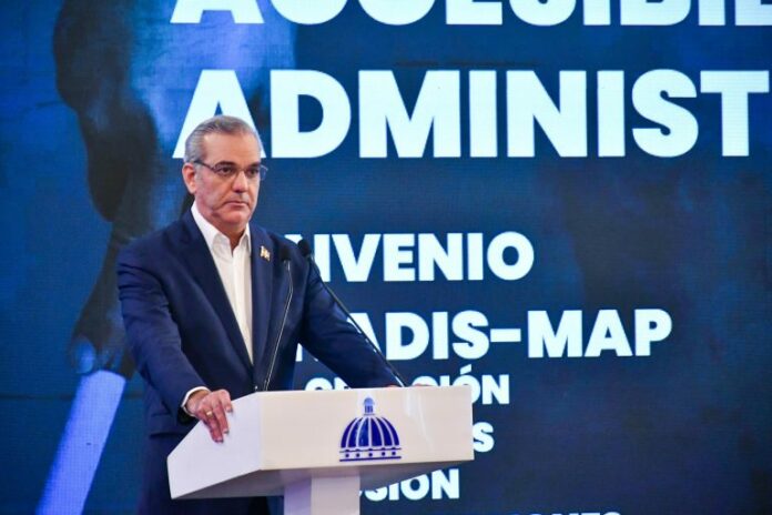 Abinader asegura RD no abrirá espacio aéreo con Haití