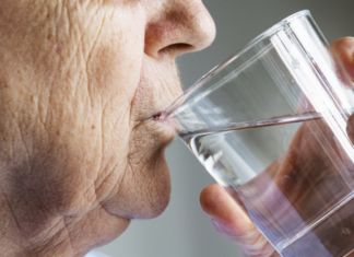 Hombre muere en un hospital de una rara intoxicación tras beber demasiada agua