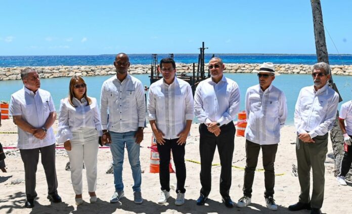 Turismo inicia construcción muelle turístico Caleta en la Romana