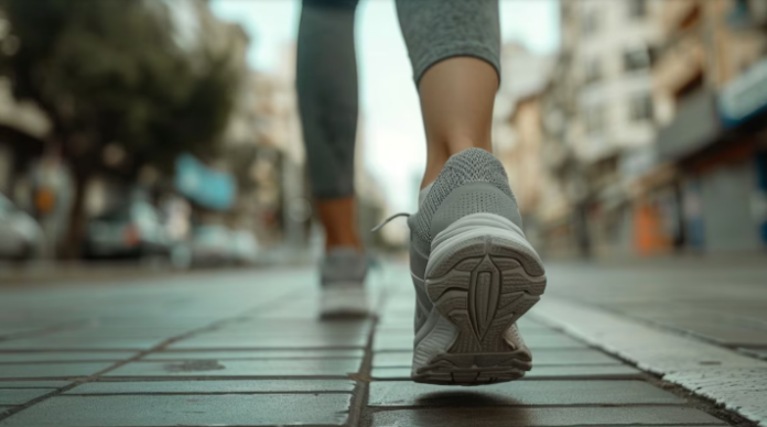 Caminar diariamente durante 40 minutos puede llegar a prolongar 10 años la vida