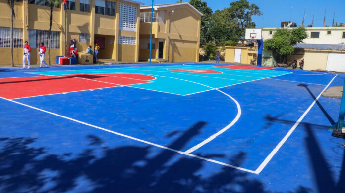 Inefi impacta la educación física en Cotuí con remozamiento de canchas