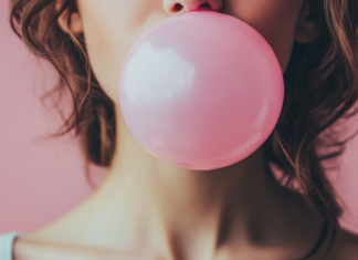 Masticar chicle podría exponer al cuerpo a microplásticos