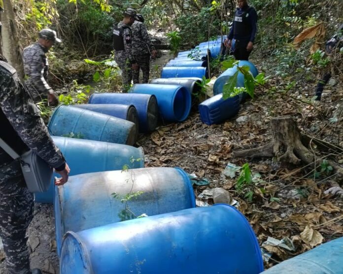 Desmantelan laboratorios clandestinos de alcohol adulterado en Azua