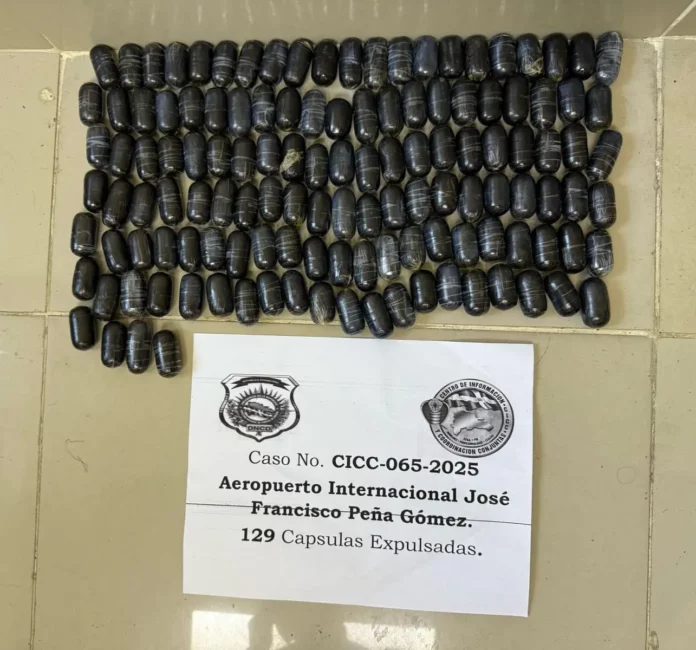 Detienen dos mujeres viajarían con 246 cápsulas de cocaína en sus estómagos
