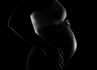 Asesinan a una embarazada, abren su abdomen y se quedan con el bebé