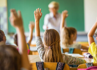 Gobierno de EE.UU. denuncia que en California enseñan a niños a usar juguetes sexuales