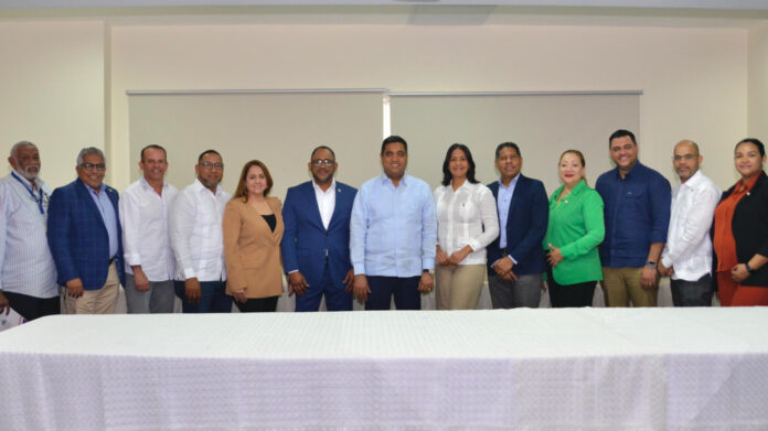 Kelvin Cruz se reúne con la Comisión de Deportes de la Cámara de Diputados