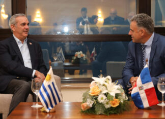 Abinader sostiene reunión bilateral con el mandatario Yamandú Orsi