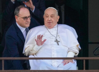 Médico del papa revela los dos momentos en los que Francisco estuvo al borde de la muerte