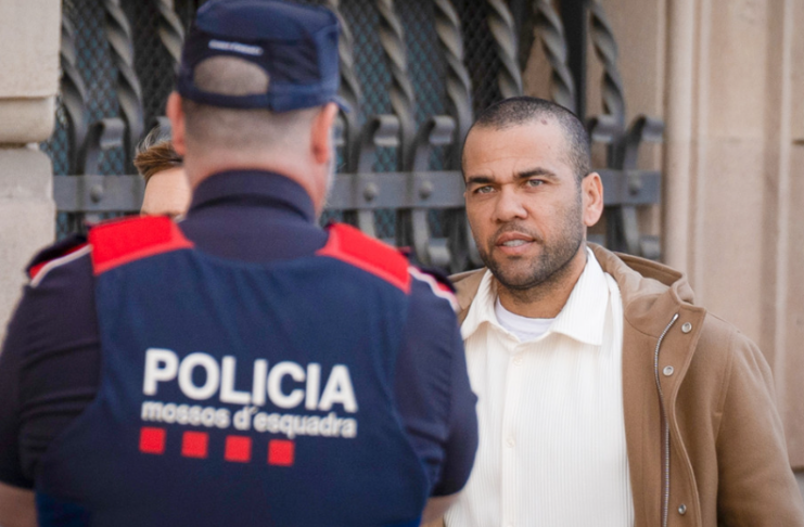 Revocan la condena por violación al futbolista Dani Alves