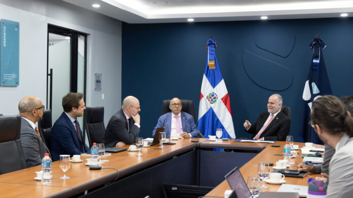Superintendencia de Bancos presenta estado del sistema financiero al FMI
